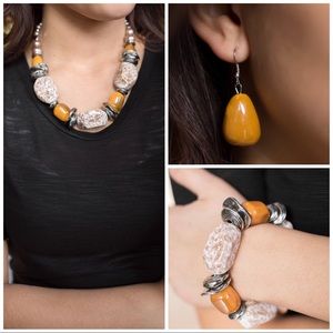 Chunky necklace,earrings & bracelet set!